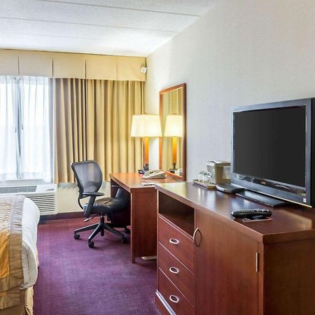 Clarion Hotel Somerset - New Brunswick Екстер'єр фото