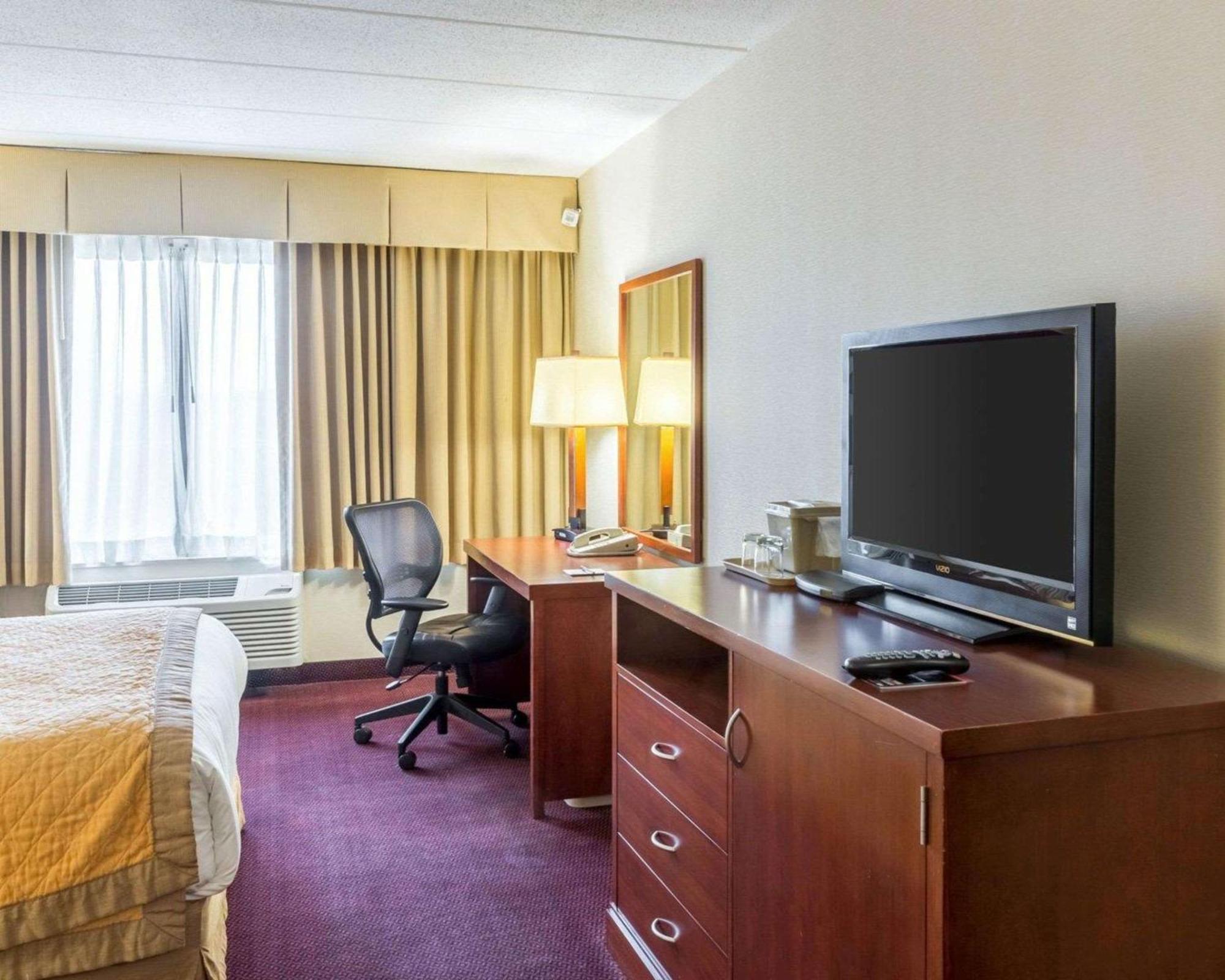 Clarion Hotel Somerset - New Brunswick Екстер'єр фото