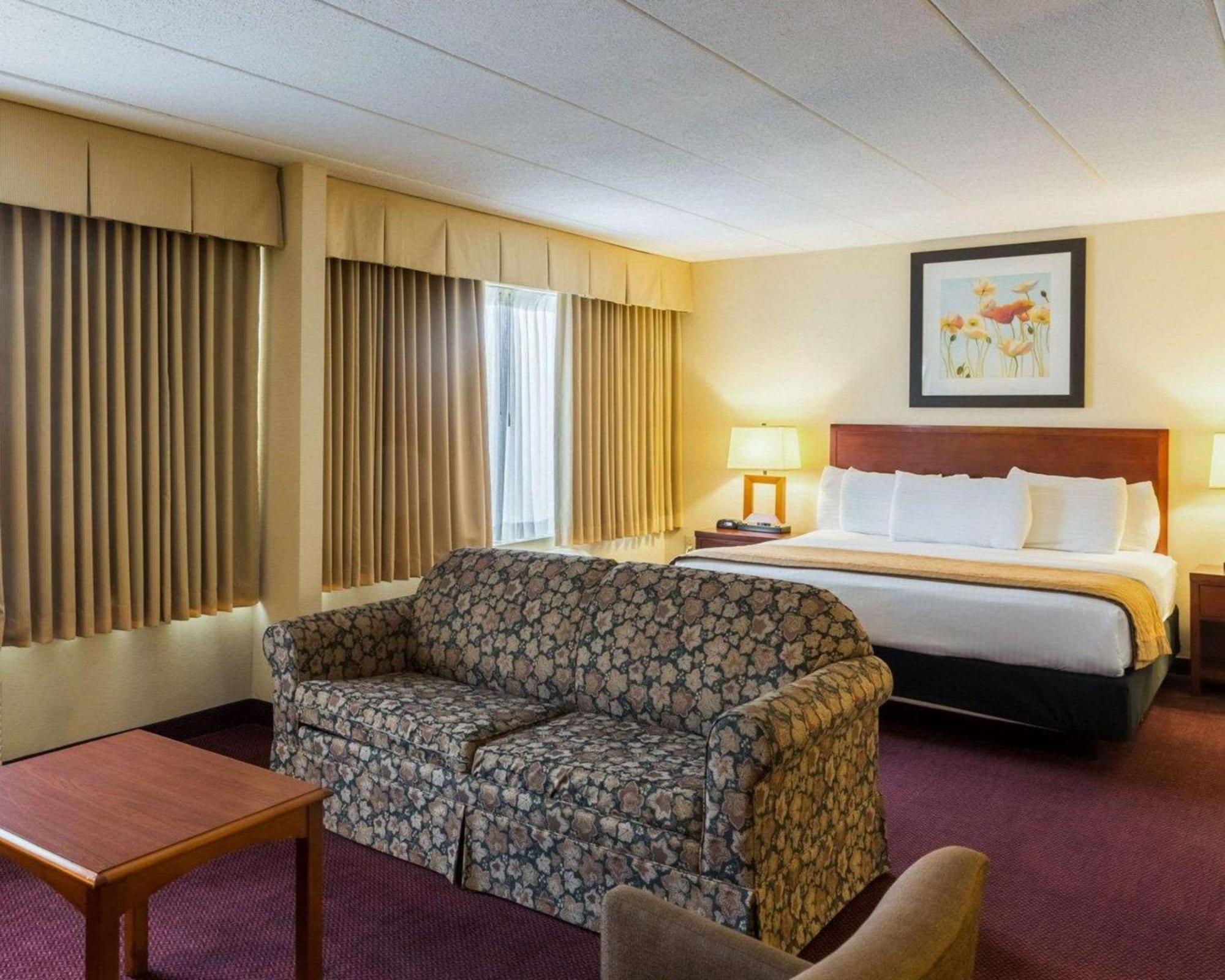 Clarion Hotel Somerset - New Brunswick Екстер'єр фото