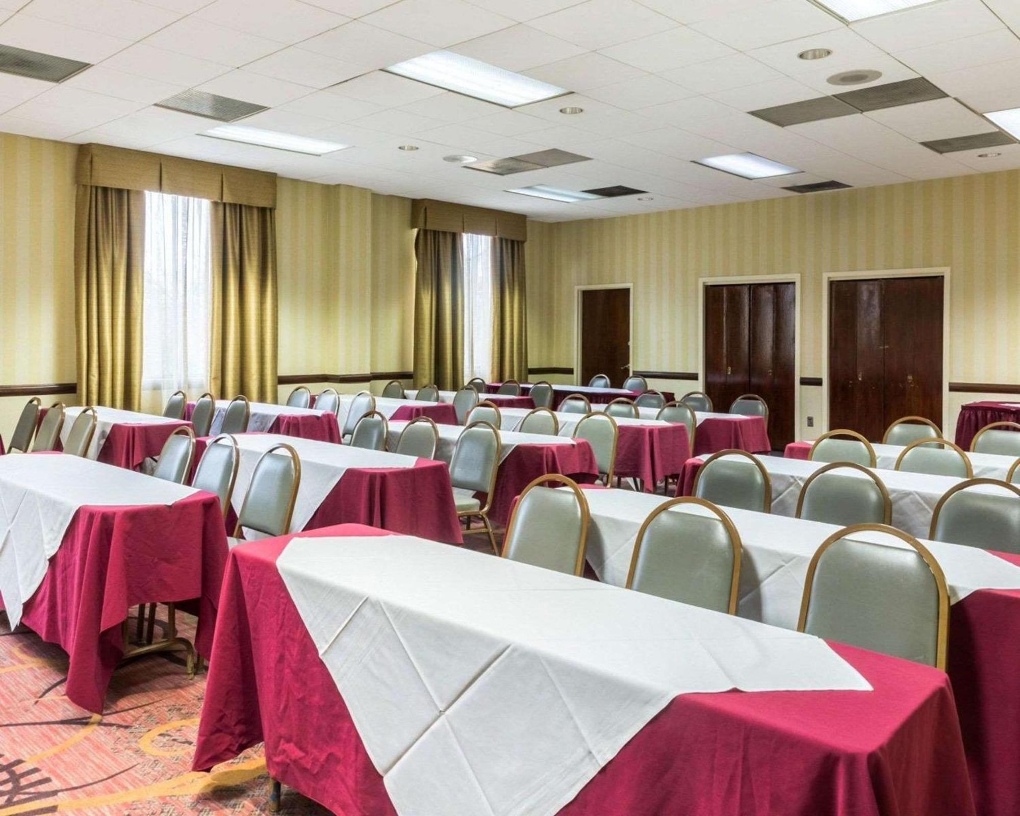 Clarion Hotel Somerset - New Brunswick Екстер'єр фото