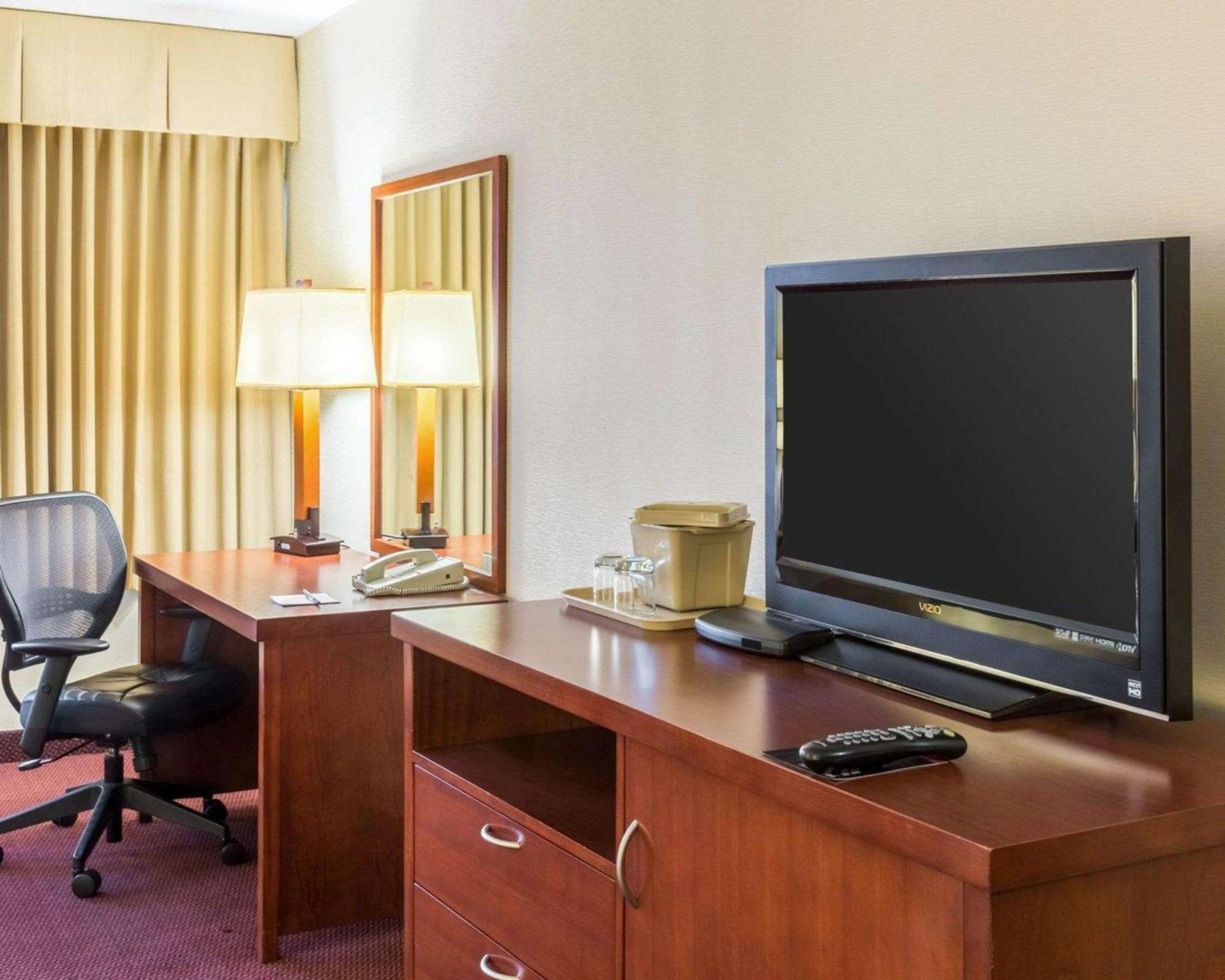 Clarion Hotel Somerset - New Brunswick Екстер'єр фото