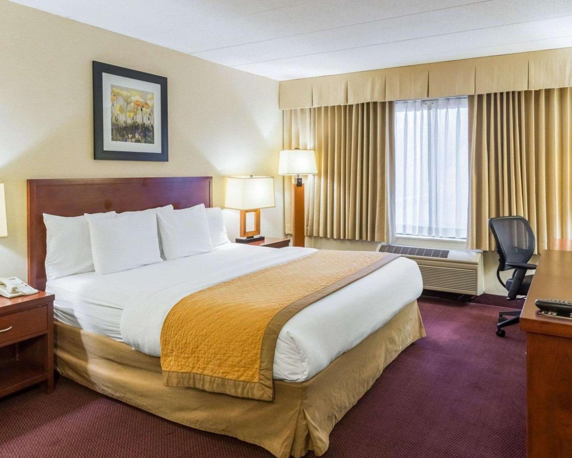 Clarion Hotel Somerset - New Brunswick Екстер'єр фото