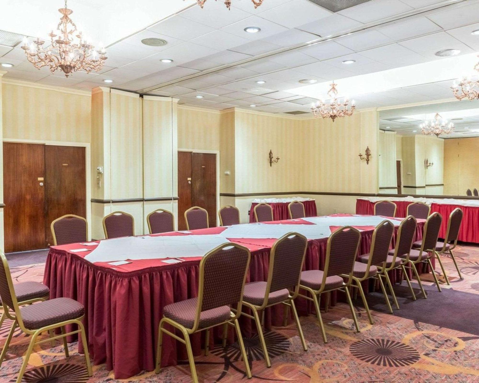 Clarion Hotel Somerset - New Brunswick Екстер'єр фото