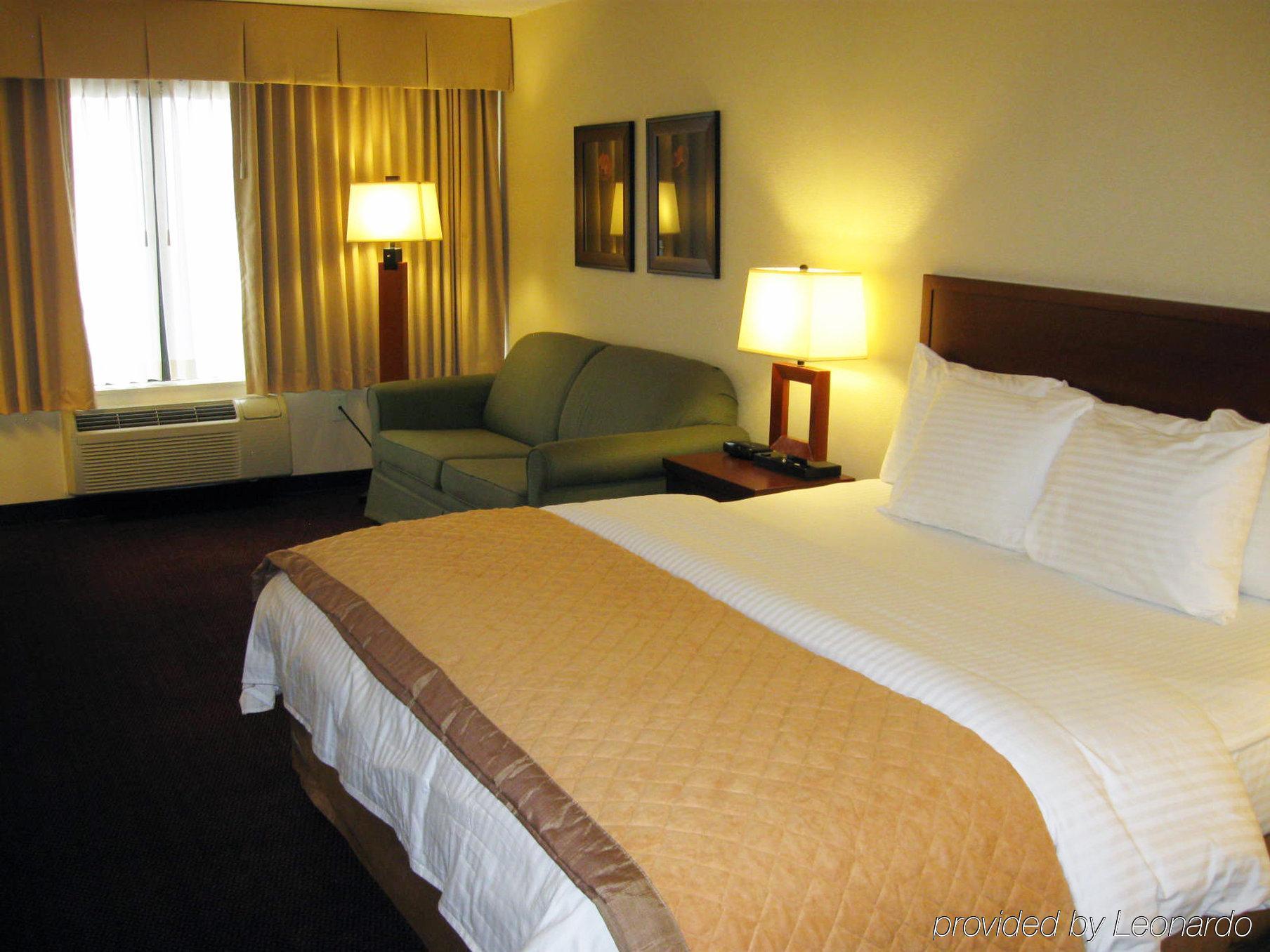 Clarion Hotel Somerset - New Brunswick Номер фото