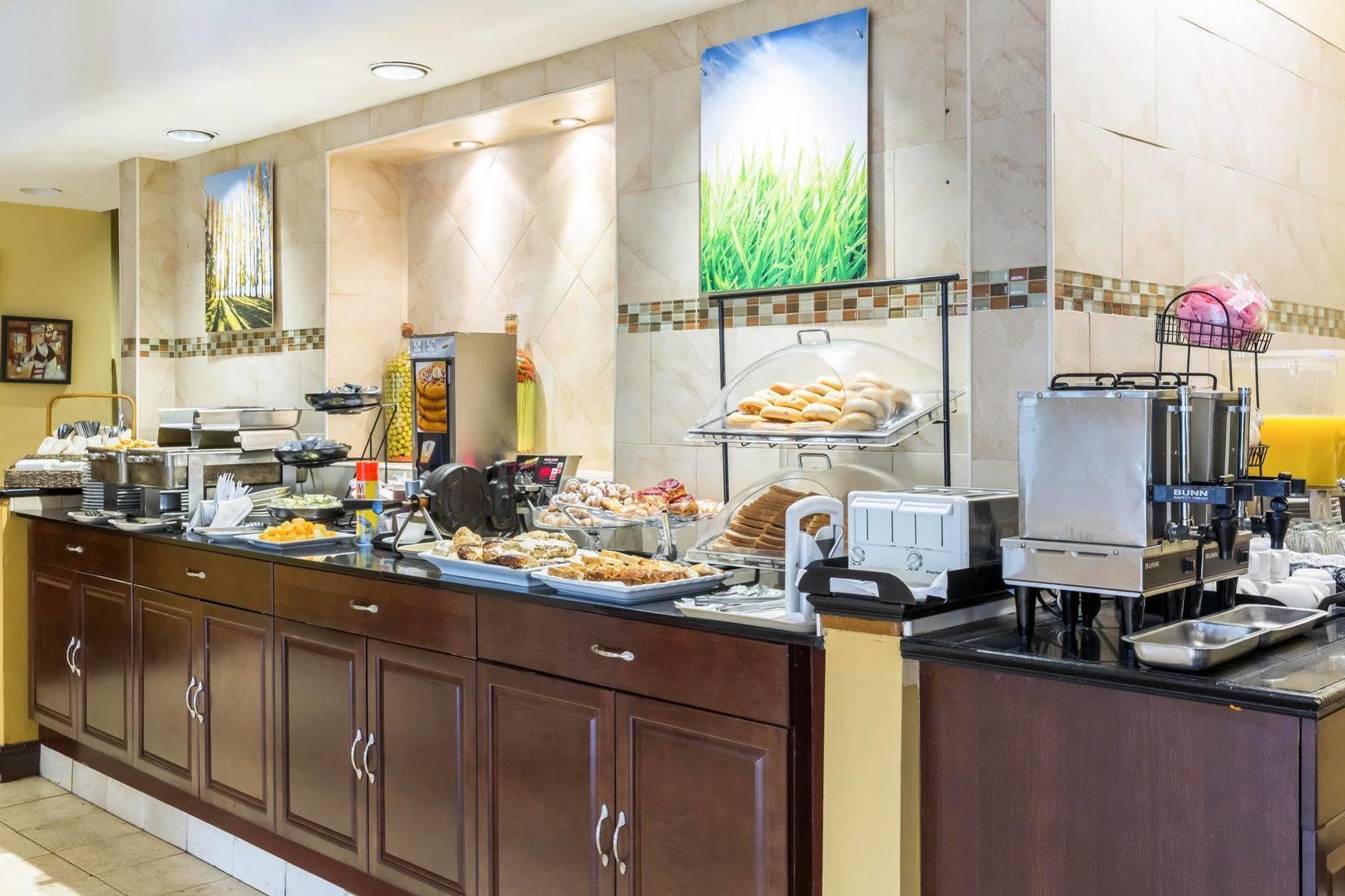 Clarion Hotel Somerset - New Brunswick Екстер'єр фото